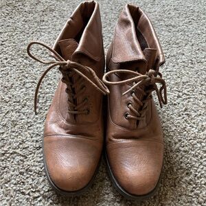 Steve Madden Brown Lace-Up Leather Boots